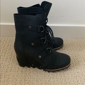 Joan of Arctic black boot size 7.5